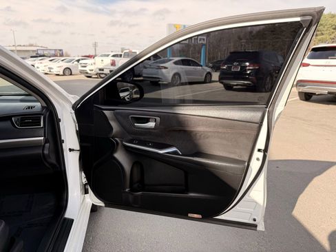 Used 2016 Toyota Camry XSE image 16