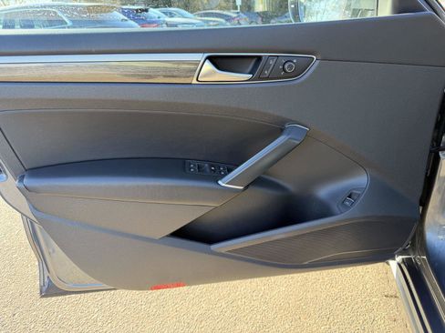 Used 2017 Volkswagen Passat 1.8T SE image 12