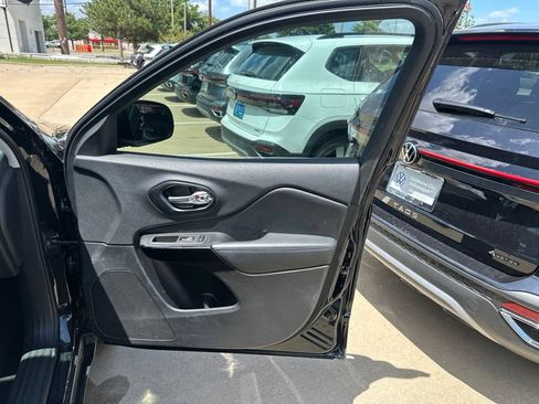 Used 2023 Jeep Cherokee Altitude Lux AWD/4WD image 21