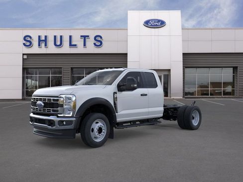 New 2026 Ford F450 XL w/ XL Chrome Package image 1