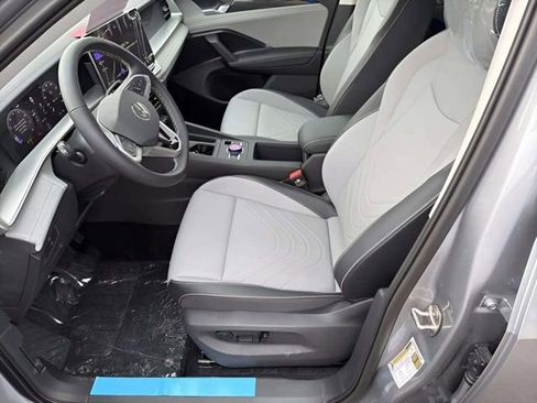 New 2026 Volkswagen Tiguan SE image 7