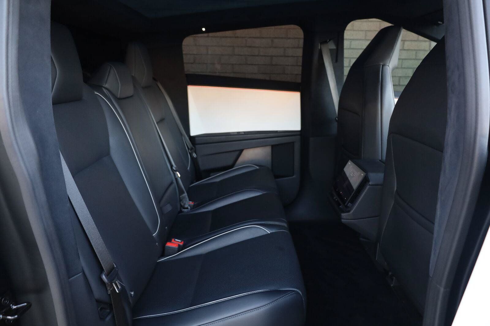 Used 2024 Tesla Cybertruck AWD Crew Cab image 25