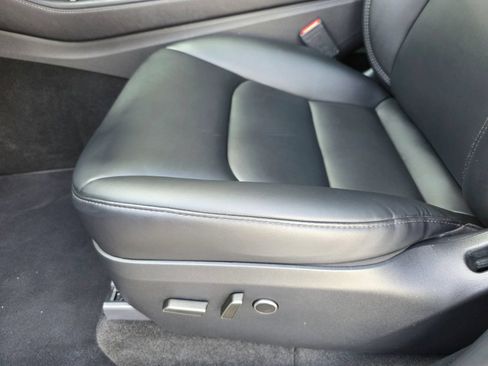 Used 2024 Tesla Model Y Long Range AWD/4WD image 25