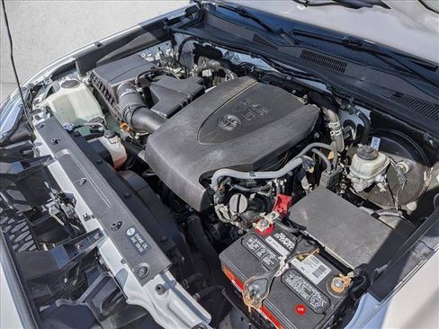 Used 2019 Toyota Tacoma TRD Sport w/ Technology Package AWD/4WD image 22