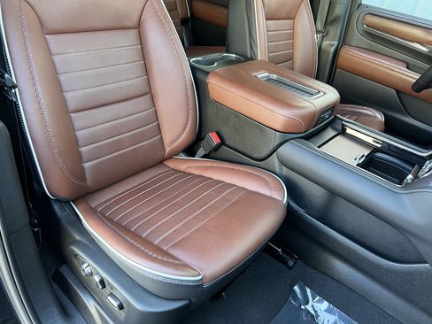 Used 2024 GMC Yukon XL Denali Ultimate AWD/4WD image 28