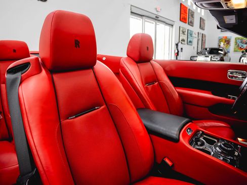 Used 2017 Rolls-Royce Dawn RWD image 62