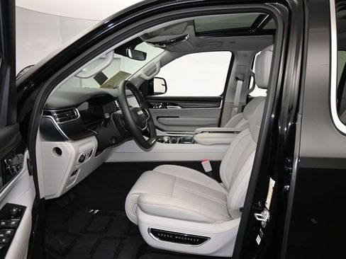 Used 2024 Jeep Grand Wagoneer L Base image 12