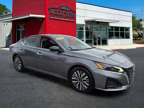 Used 2024 Nissan Altima 2.5 SV FWD image 7