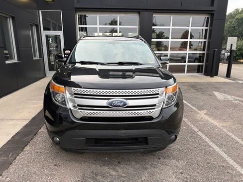 Used 2014 Ford Explorer XLT w/ Equipment Group 202A FWD image 2