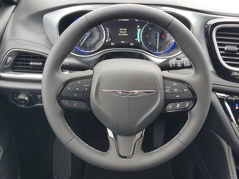 New 2026 Chrysler Pacifica Limited w/ S Appearance Package AWD/4WD image 15