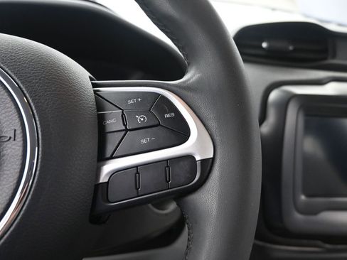 Used 2018 Jeep Renegade Latitude image 32