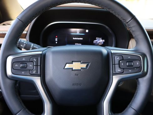 Used 2023 Chevrolet Tahoe Premier AWD/4WD image 15