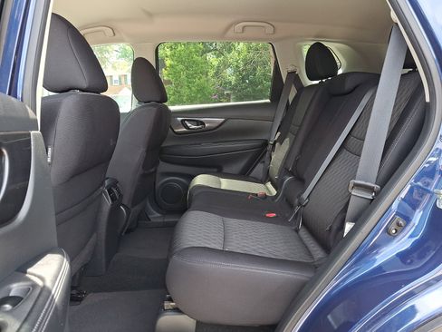 Used 2017 Nissan Rogue SV w/ SV Premium Package AWD/4WD image 10