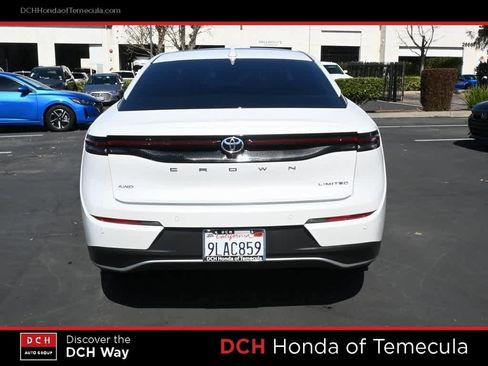 Used 2023 Toyota Crown Limited image 6