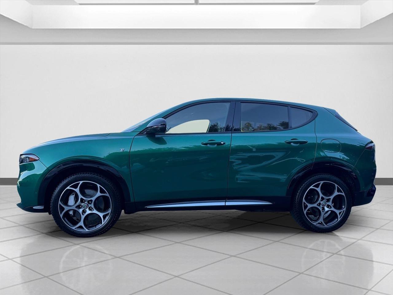 Used 2024 Alfa Romeo Tonale Ti w/ Active Assist Package AWD/4WD image 2