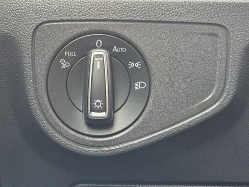 Used 2021 Volkswagen Atlas SE image 22