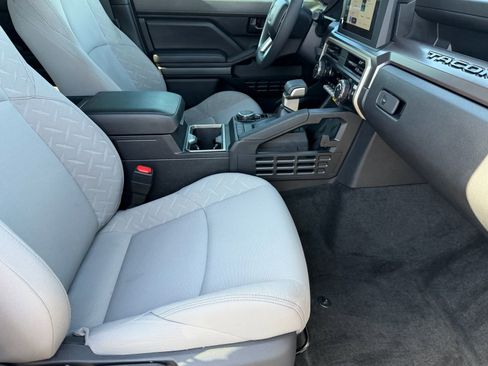 Used 2025 Toyota Tacoma SR5 AWD/4WD image 14