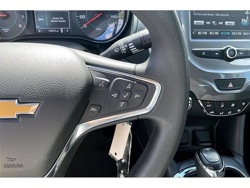 Used 2018 Chevrolet Cruze LT FWD image 21