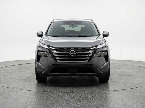 Used 2025 Nissan Rogue SV image 2