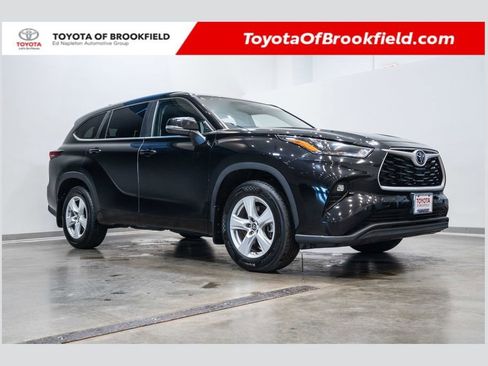 Used 2024 Toyota Highlander LE AWD/4WD image 1