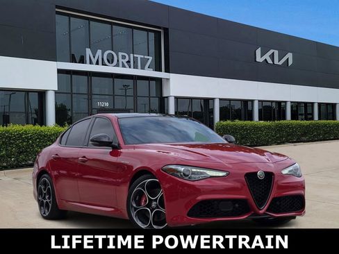 Used 2022 Alfa Romeo Giulia Veloce RWD image 1