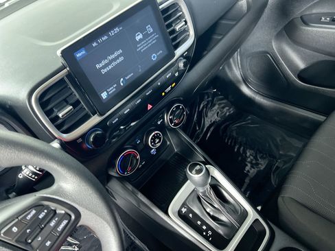 Used 2021 Hyundai Venue SE image 24