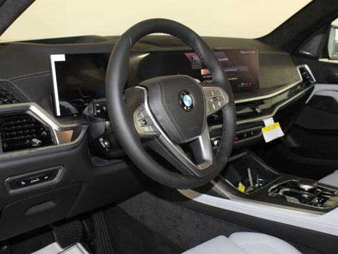 New 2026 BMW X7 xDrive40i w/ Premium Package image 4