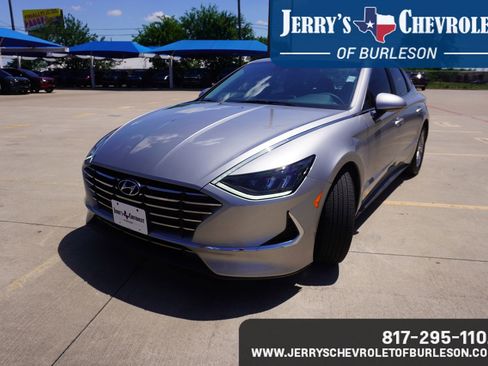 Used 2022 Hyundai Sonata SE FWD image 2