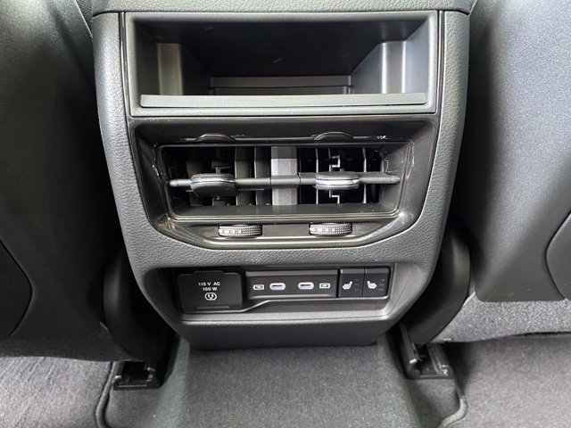Used 2026 Jeep Grand Cherokee Limited AWD/4WD image 28