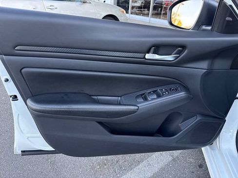 Used 2025 Nissan Altima 2.5 SV FWD image 10
