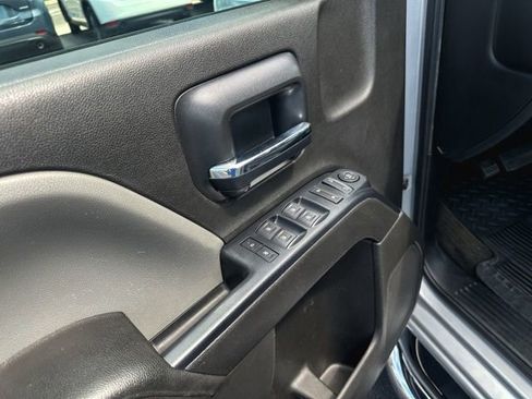 Used 2018 Chevrolet Silverado 1500 Custom w/ Custom Value Package AWD/4WD image 14