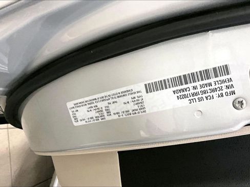 Used 2024 Chrysler Pacifica Touring-L image 19