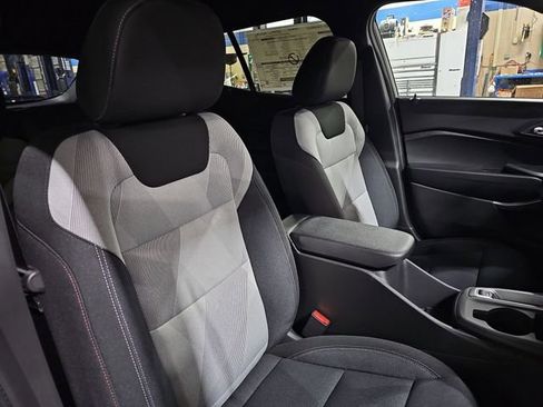 New 2026 Chevrolet Trax RS w/ Sunroof Package FWD image 25
