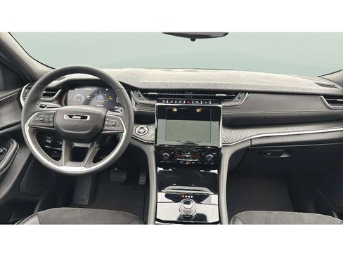 Used 2023 Jeep Grand Cherokee L Laredo image 16