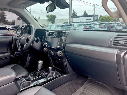 Used 2020 Toyota 4Runner Venture w/ Moonroof Package AWD/4WD image 23
