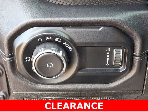 Used 2025 Jeep Wrangler Rubicon image 24