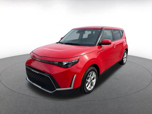 Used 2025 Kia Soul LX w/ LX Technology Package FWD image 2