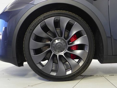 Used 2024 Tesla Model Y Performance image 5