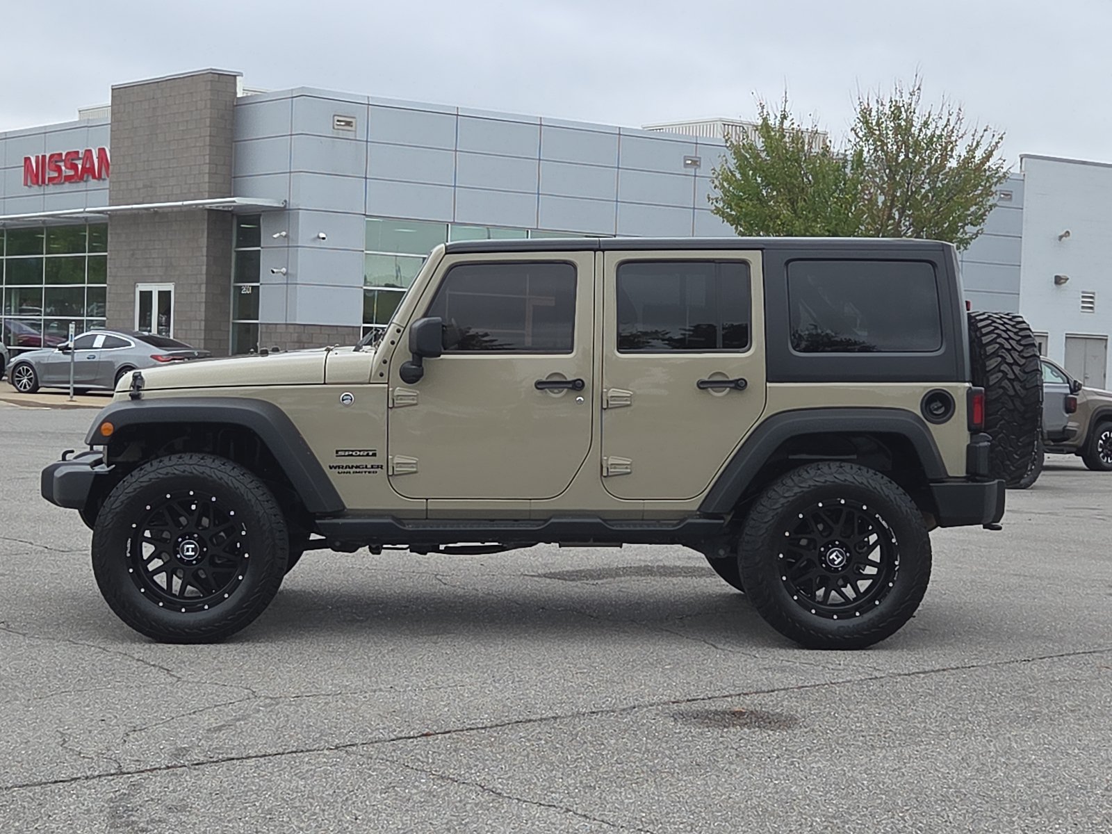 Used 2017 Jeep Wrangler Unlimited Sport w/ Quick Order Package 24S AWD/4WD image 3
