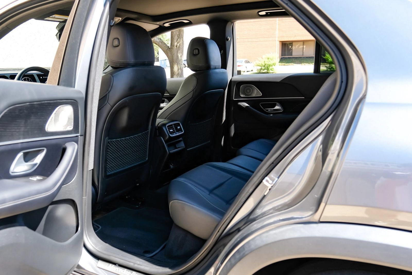 Used 2023 Mercedes-Benz GLE 350 w/ Premium Package image 48