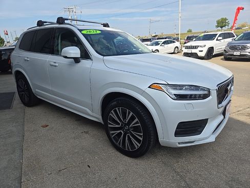 Used 2021 Volvo XC90 T6 Momentum image 13