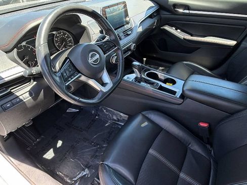 Used 2024 Nissan Altima 2.5 SR FWD image 10