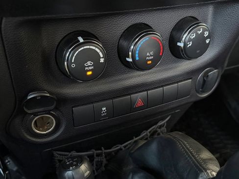 Used 2014 Jeep Wrangler Sport AWD/4WD image 17