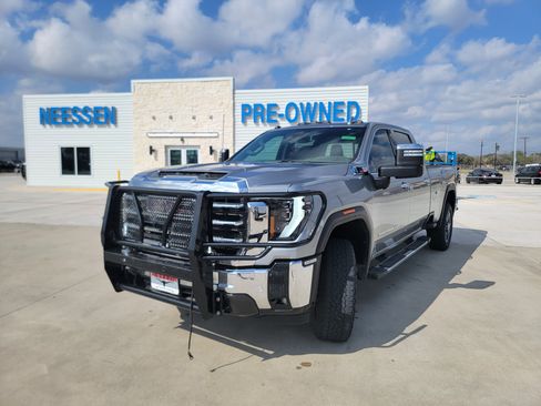 Used 2025 GMC Sierra 3500 SLT w/ SLT Premium Package image 2
