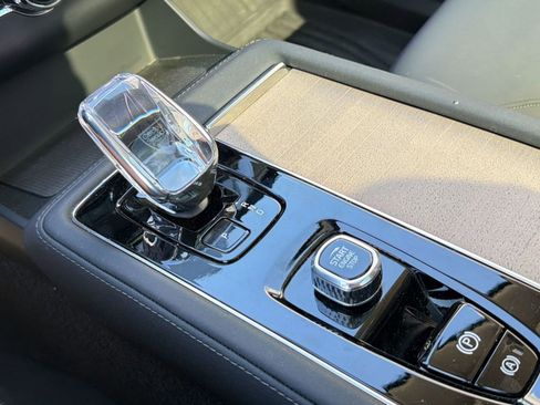 Used 2025 Volvo XC90 B5 Plus w/ Protection Package Premier AWD/4WD image 25