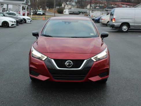 Used 2022 Nissan Versa SR image 3