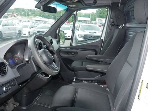 Used 2021 Mercedes-Benz Sprinter 2500 image 2