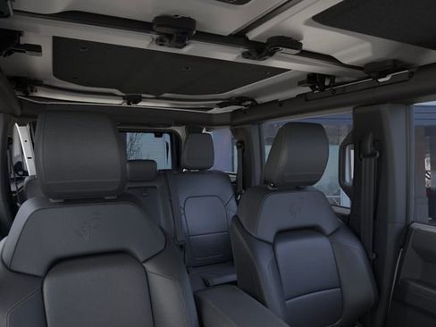 Used 2025 Ford Bronco Badlands image 12