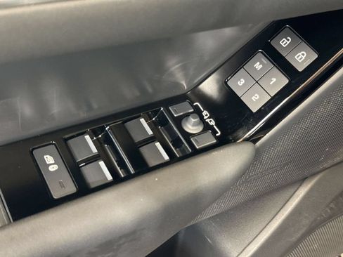 Used 2026 Land Rover Range Rover Velar S AWD/4WD image 16