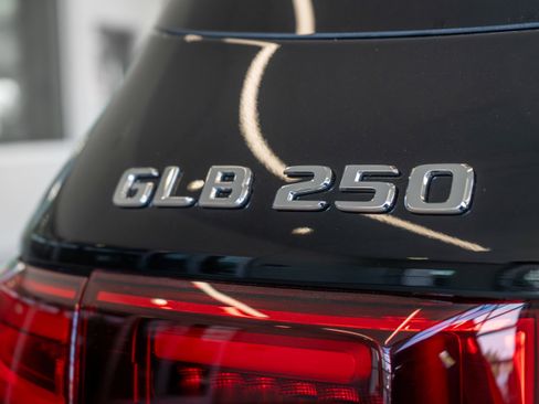 Used 2024 Mercedes-Benz GLB 250 GLB 250 w/ Exclusive Package image 24